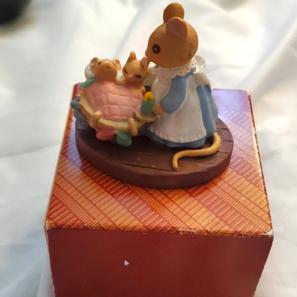 Forest Friends Mice All Tucked In Mom & Babies Sleeping in Walnut Shell AVON